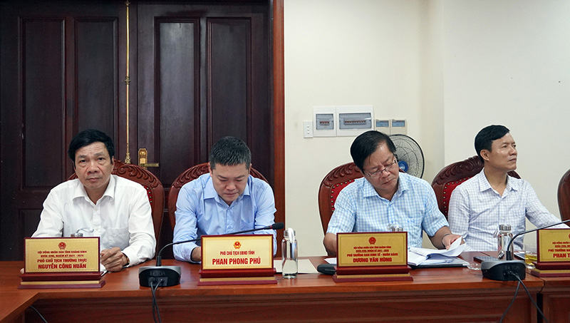 Đại biểu dự phiên chất vấn tại điểm cầu Quảng Bình
