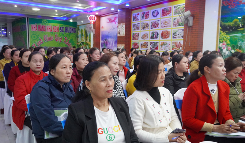 Hơn 80 cán bộ y tế, dân số cơ sở huyện Lệ Thủy tham gia lớp tập huấn.