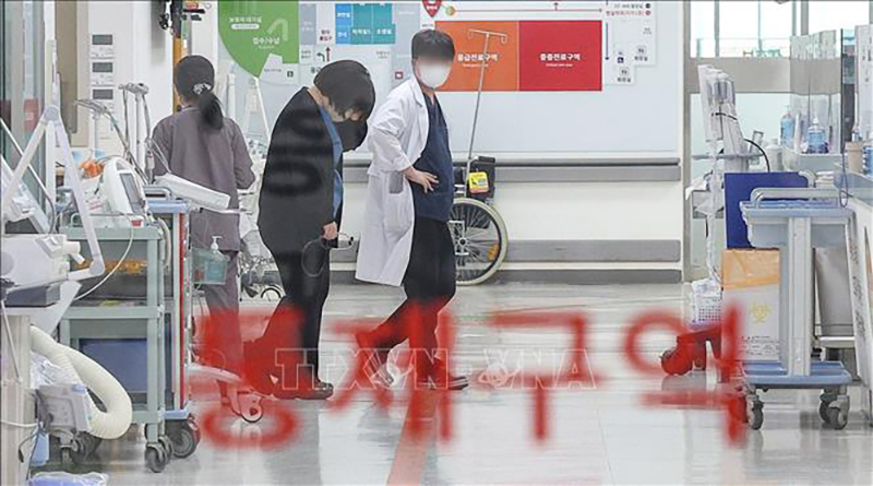 Nhân viên y tế tại một bệnh viện ở Seoul, Hàn Quốc ngày 27/2/2024. Ảnh: Yonhap/TTXVN