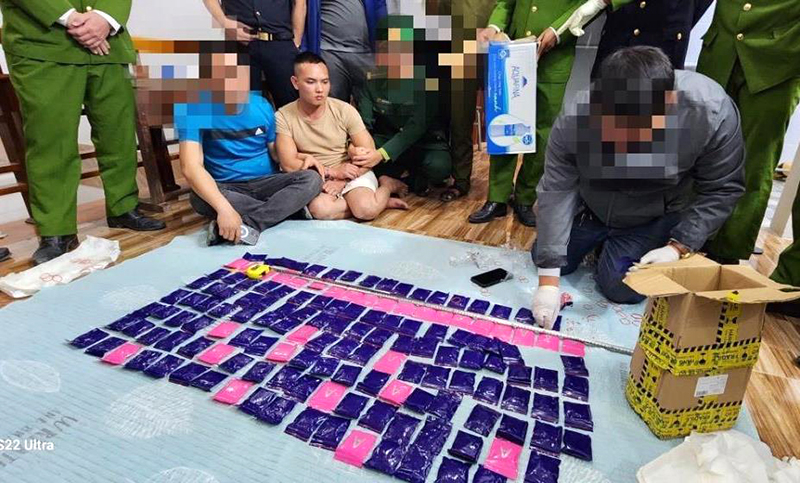 Lực lượng đấu tranh Chuyên án Chuyên án A2-124p bắt giữ một trong những đối tượng liên quan. Ảnh: Hoài Nam