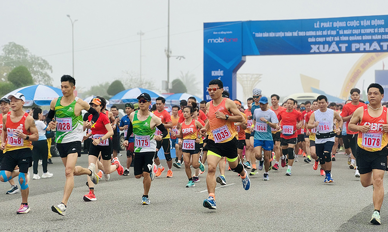 Các VĐV tham gia thi đấu cự ly 10 km.