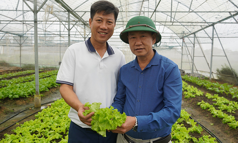 iệc ứng dụng công nghệ tưới tiên tiến, tưới tiết kiệm đã và đang mang lại hiệu quả rõ rệt trong sản xuất nông nghiệp.