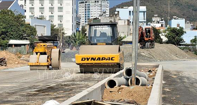 Đường Thống Nhất nối dài giải phóng mặt bằng đến đâu thành phố Vũng Tù yêu cầu chủ đầu tư triển khai thi công đến đó. Ảnh minh họa: Hoàng Nhị/TTXVN