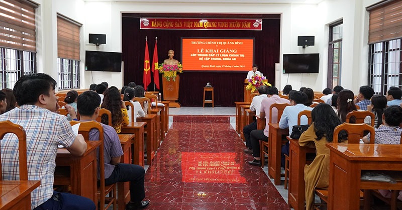 Toàn cảnh lễ khai giảng.
