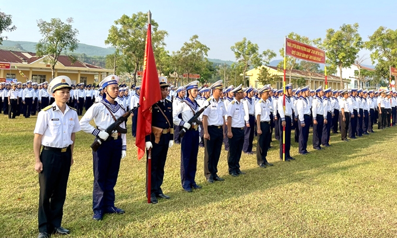 Toàn cảnh lễ khai mạc huấn luyện chiến sĩ mới tại Tiểu đoàn 355, Vùng 3 Hải quân. Ảnh: QĐND