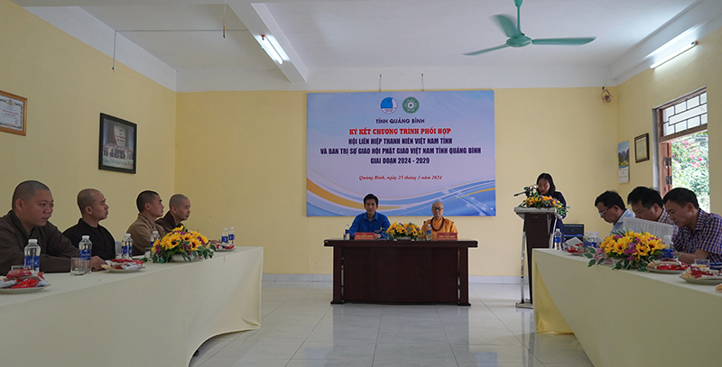 Quang cảnh lễ ký kết.