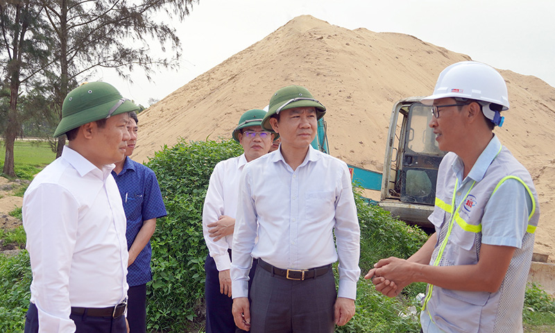 Đồng chí Bí thư Tỉnh ủy Vũ Đại Thắng kiểm tra tiến độ triển khai dự án.