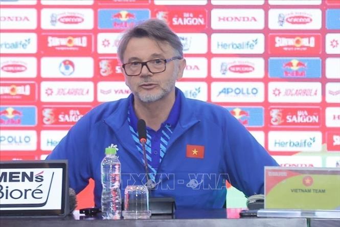 Huấn luyện viên Philippe Troussier tại buổi họp báo trước trận đấu đội tuyển Việt Nam gặp Indonesia trên sân nhà Mỹ Đình. Ảnh: Minh Quyết/TTXVN