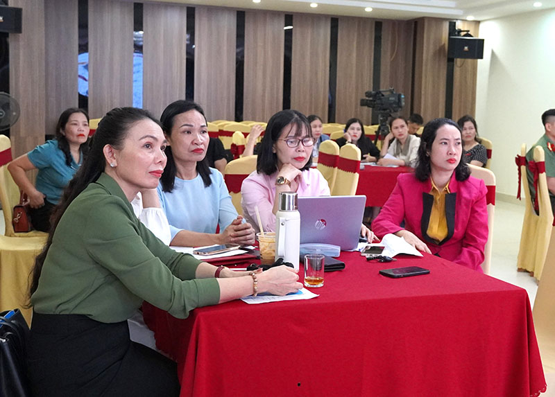 Các đại biểu dự hội thảo.