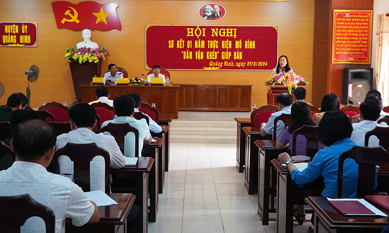 Các đại biểu tham luận hội nghị.