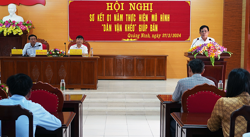 Đại diện lãnh đạo Ban Dân vận Tỉnh ủy phát biểu tại hội nghị.