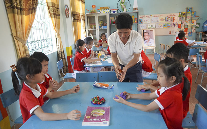 Học sinh hào hứng khi học bộ môn Mỹ thuật