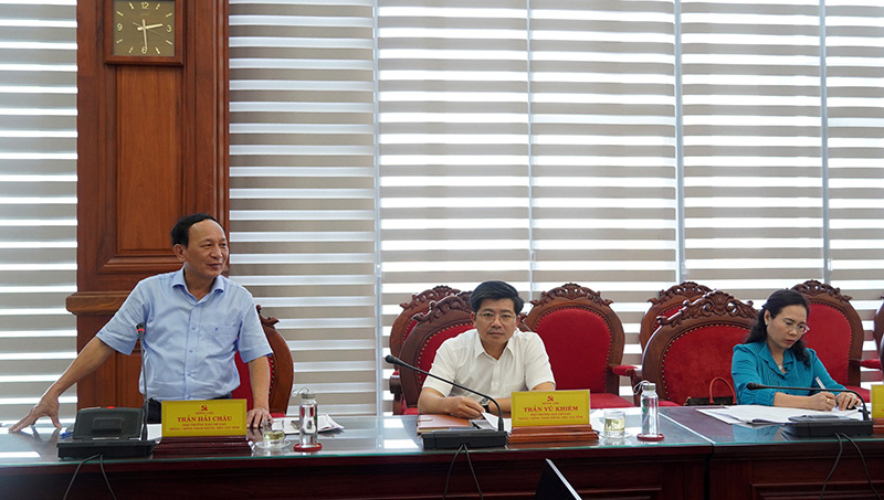 Đồng chí Phó Bí thư Thường trực Tỉnh ủy, Phó trưởng Ban Chỉ đạo PCTN,TC tỉnh thảo luận tại phiên họp
