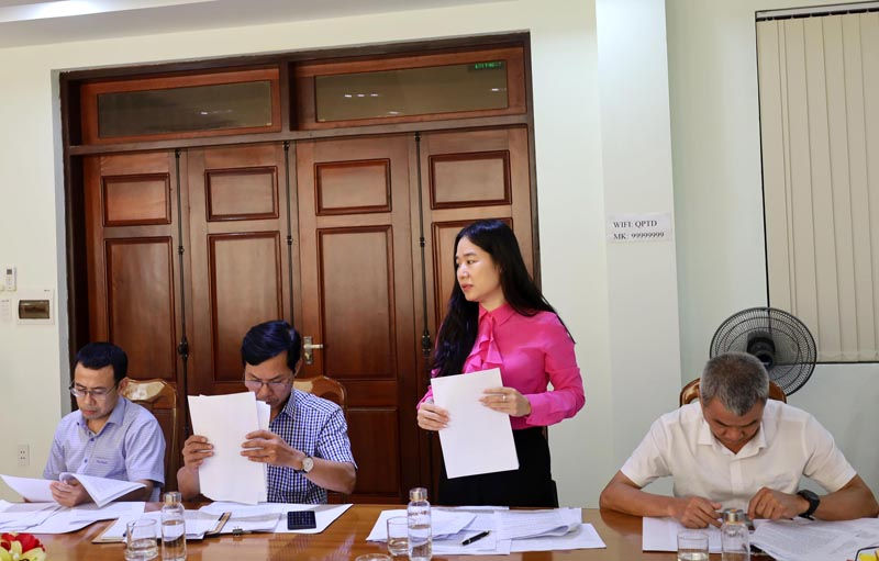 Các đại biểu thảo luận tại phiên họp.
