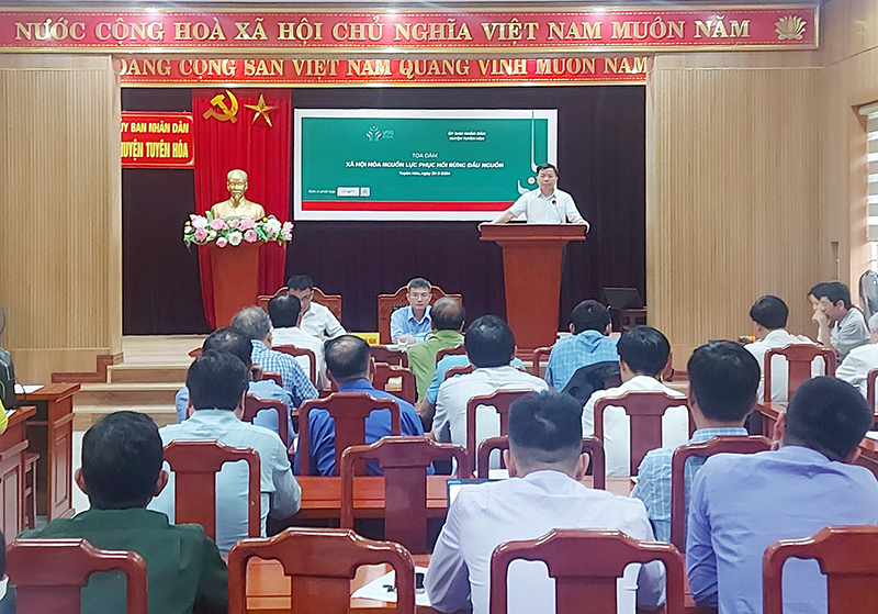Quang cảnh buổi tọa đàm “Xã hội hóa nguồn lực phục hồi rừng đầu nguồn sông Gianh”.