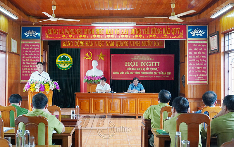 Đại biểu các Chi nhánh Lâm trường tham luận về các giải pháp để thực hiện hiệu quả công tác bảo vệ rừng, phòng cháy chữa cháy rừng.