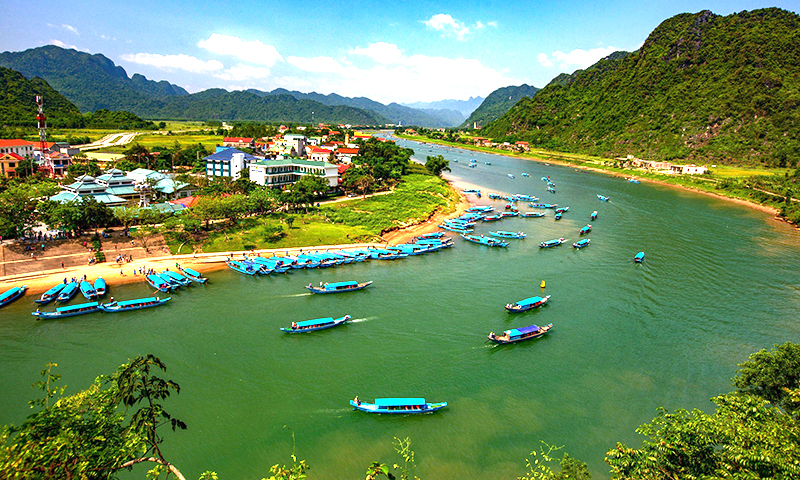 Sông Son mùa du lịch. Ảnh: Lê Đức Thành
