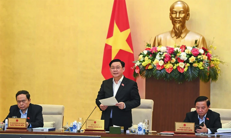 Tại phiên họp chuyên đề pháp luật, Ủy ban Thường vụ Quốc hội cho ý kiến về một số nội dung quan trọng trình Quốc hội tại Kỳ họp thứ 7 vào tháng 5 tới. (Ảnh: DUY LINH)