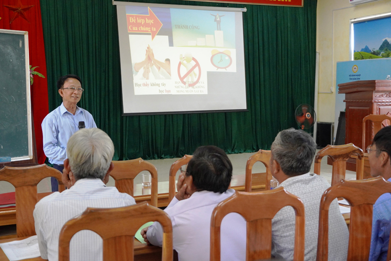 Giảng viên trình bày những quy định mới trong Luật HTX năm 2023. 