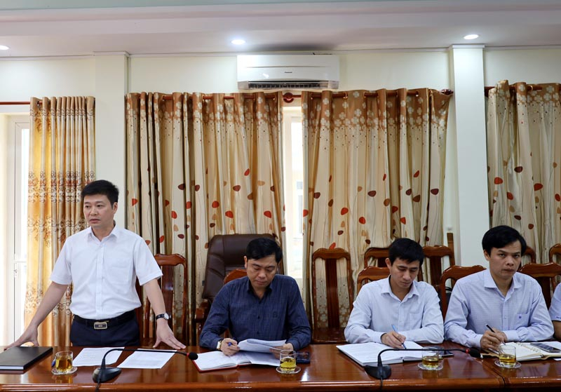 Các đại biểu tiến hành thảo luận, kiến nghị, đề xuất tại buổi làm việc.