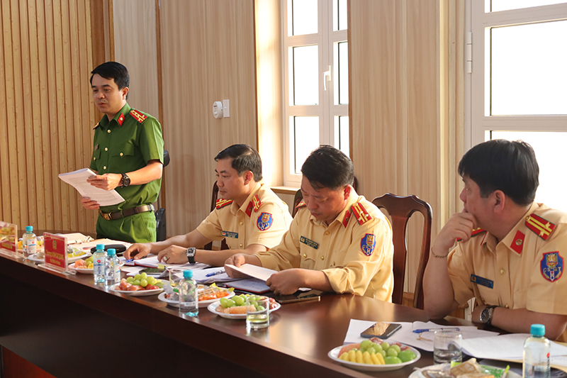 Đại diện lãnh đạo Công an tỉnh phát biểu tại buổi giám sát.