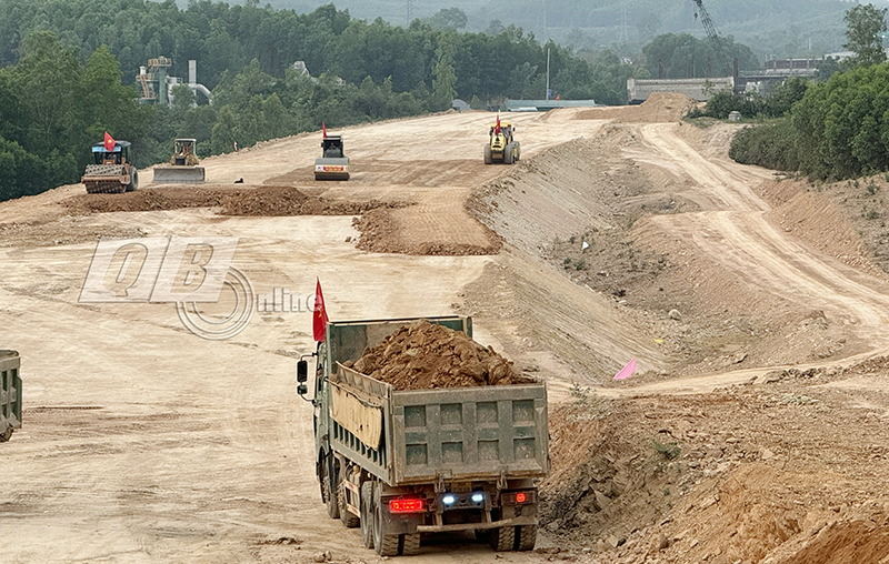 Dự án đường bộ cao tốc Bắc Nam đoạn qua tỉnh Quảng Bình cần đến 8,7 triệu m3 đất đắp.