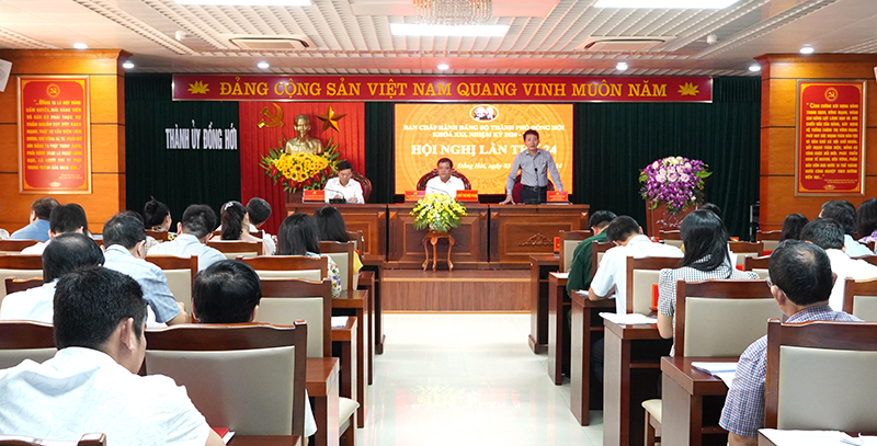 Các đồng chí Thường trực Thành ủy điều hành hội nghị.