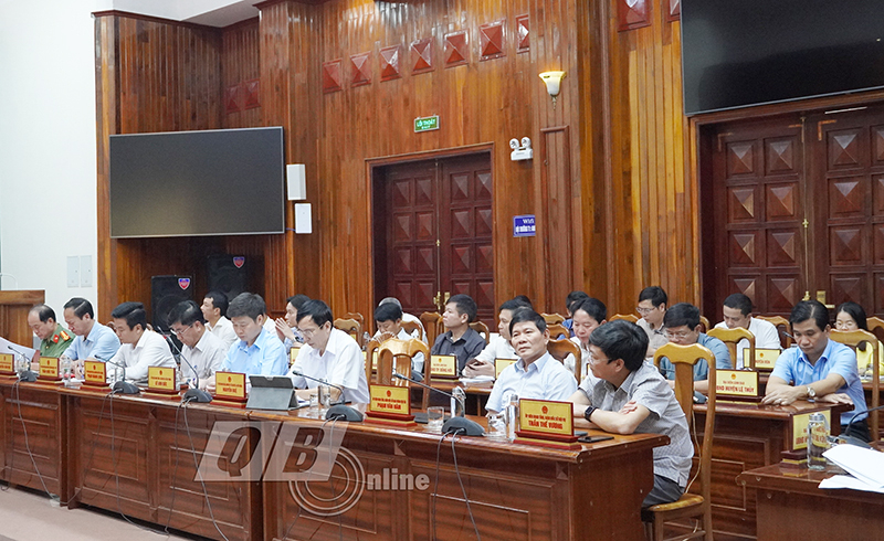 Các đại biểu dự phiên họp.