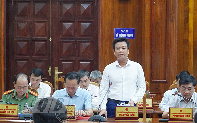 Lãnh đạo Sở Nông nghiệp-PTNT phát biểu tại phiên họp.