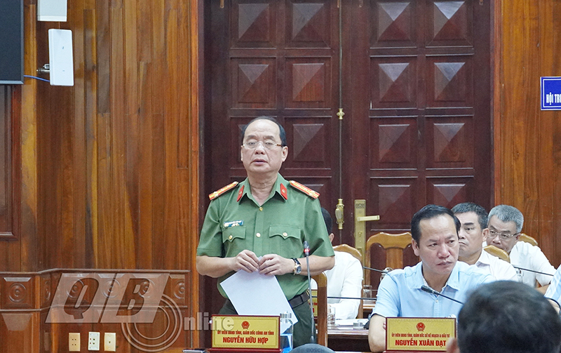 Lãnh đạo Công an tỉnh phát biểu tại phiên họp.