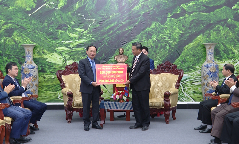 Đồng chí Phó Bí thư Thường trực Tỉnh ủy Trần Hải Châu chúc Tết Đảng bộ, chính quyền và nhân dân tỉnh Xay-sổm-bun.
