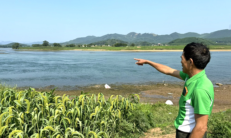 Ông Lê Xuân Tuyển, Trưởng thôn Khương Hà 1, xã Hưng Trạch, khẳng định việc người dân tụ tập cản trở, gây mất ANTT là vi phạm pháp luật.