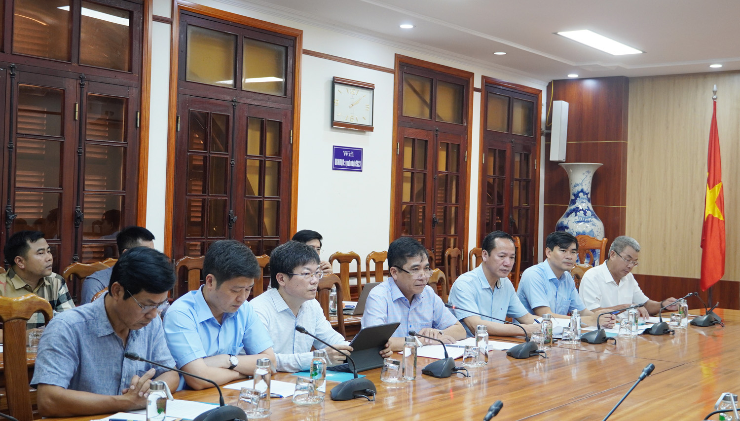 Các đại biểu tham dự buổi làm việc.