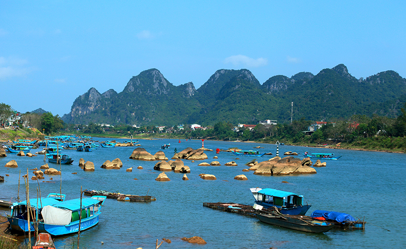 Sông Son ngày nắng trong.