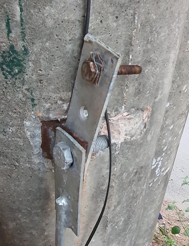 Một vị trí bị mất cắp dây tiếp địa trên hệ thống lưới điện tại TP. Đồng Hới.