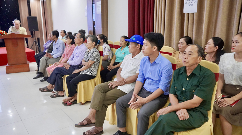 Các đại biểu tham dự buổi họp và tập huấn.