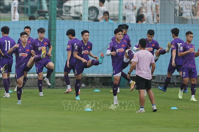 Các cầu thủ U23 Việt Nam tích cực tập luyện chuẩn bị cho VCK U23 châu Á 2024 sắp tới. Ảnh: Minh Quyết/TTXVN