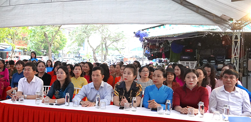 Các đại biểu dự lễ phát động.
