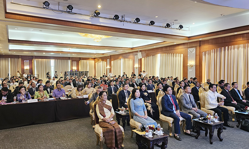 Các đại biểu tham dự diễn đàn.