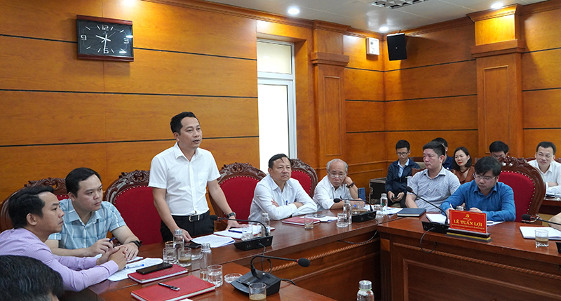 Các đơn vị, địa phương báo cáo tiến độ và vướng mắc tại từng công trình, dự án.