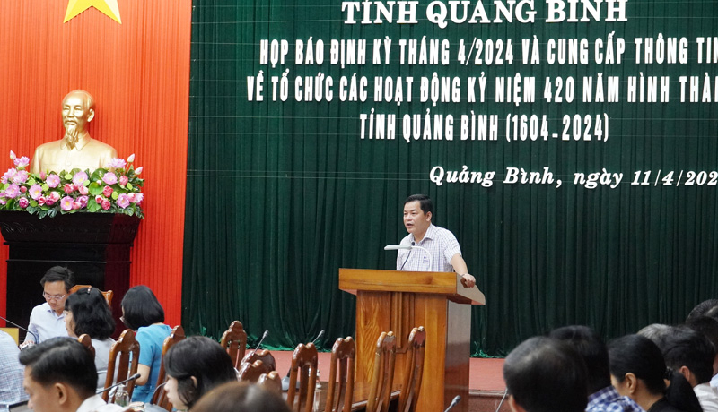 Đại diện lãnh đạo Ban Tuyên giáo Tỉnh ủy thông tin về công tác xây dựng Đảng.
