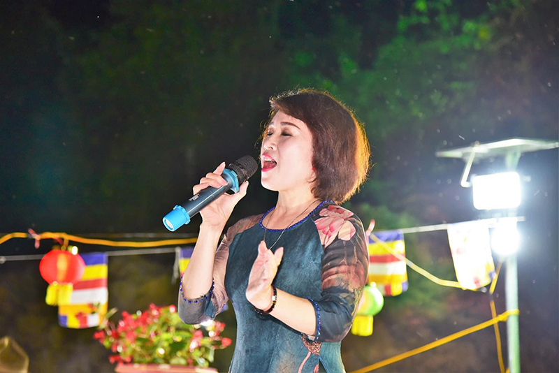 Thùy Linh luôn nồng nàn, cháy bỏng tình yêu với quê hương qua từng ca khúc.