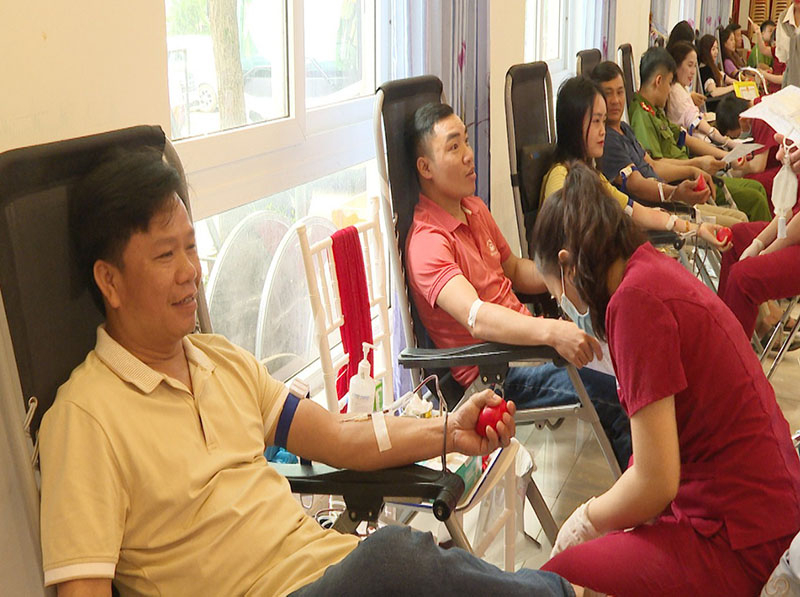 Hơn 400 đơn vị máu đã được tiếp nhận tại lễ phát động.