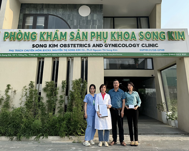 Thường trực CĐKKT tỉnh đã ký hợp đồng phối hợp với Phòng khám sản phụ khoa Song Kim nhằm khám sức khỏe miễn phí cho nữ CNLĐ.