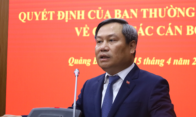 Đồng chí Bí thư Tỉnh ủy Vũ Đại Thắng phát biểu giao nhiệm vụ cho các cán bộ được bổ nhiệm.