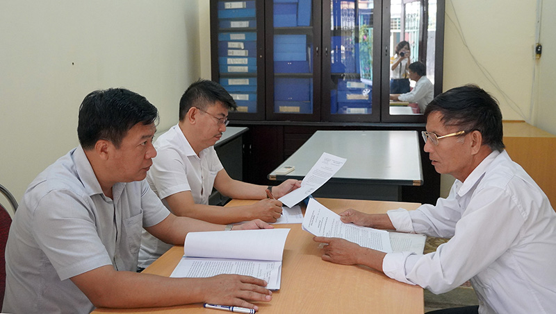 Tổ thư ký tiếp dân của đồng chí Bí thư Tỉnh ủy đã hướng dẫn công dân