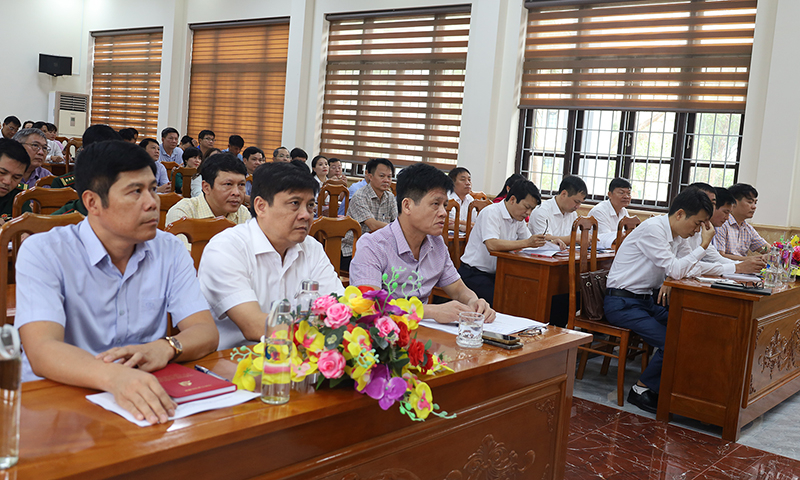 Các đại biểu tham dự lễ khai giảng.