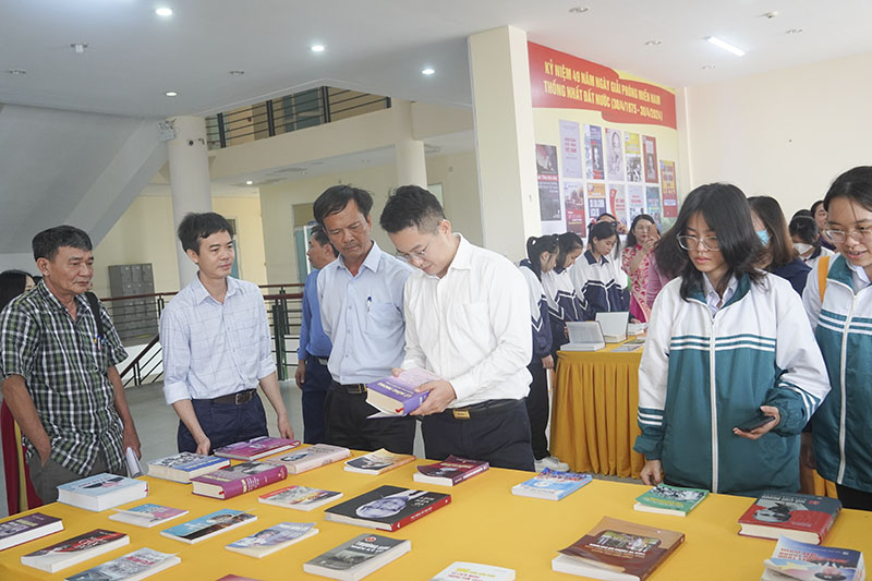 Với nguồn sách phong phú, Thư viện tỉnh là địa chỉ yêu thích của nhiều người