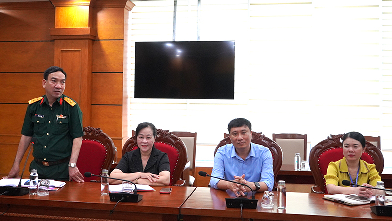 Đại diện Ban Chỉ huy Quân sự thành phố phát biểu ý kiến.