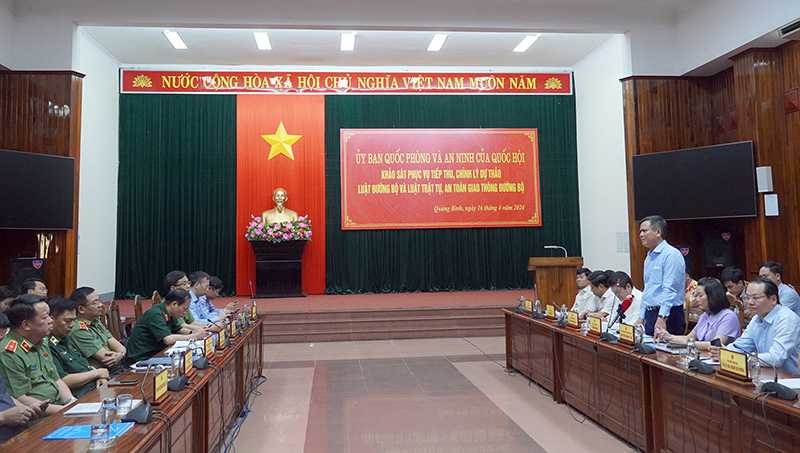 Quang cảnh buổi làm việc